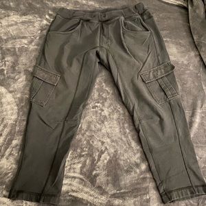 Lululemon capri pants 🌻🐥